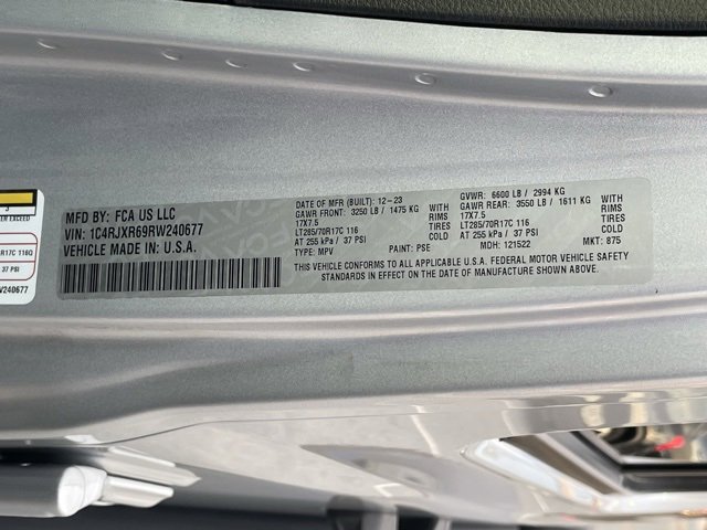 Used 2024 Jeep Wrangler Unlimited Rubicon 4xe image 26