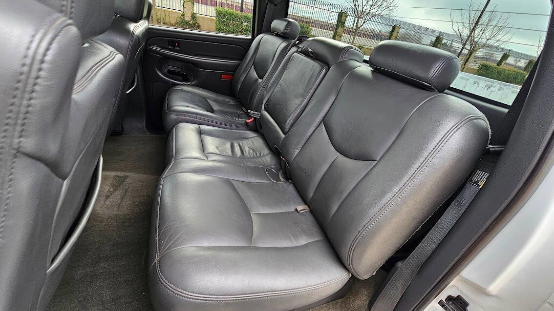 Used 2004 Chevrolet Silverado 2500 LT w/ Skid Plate Package image 21