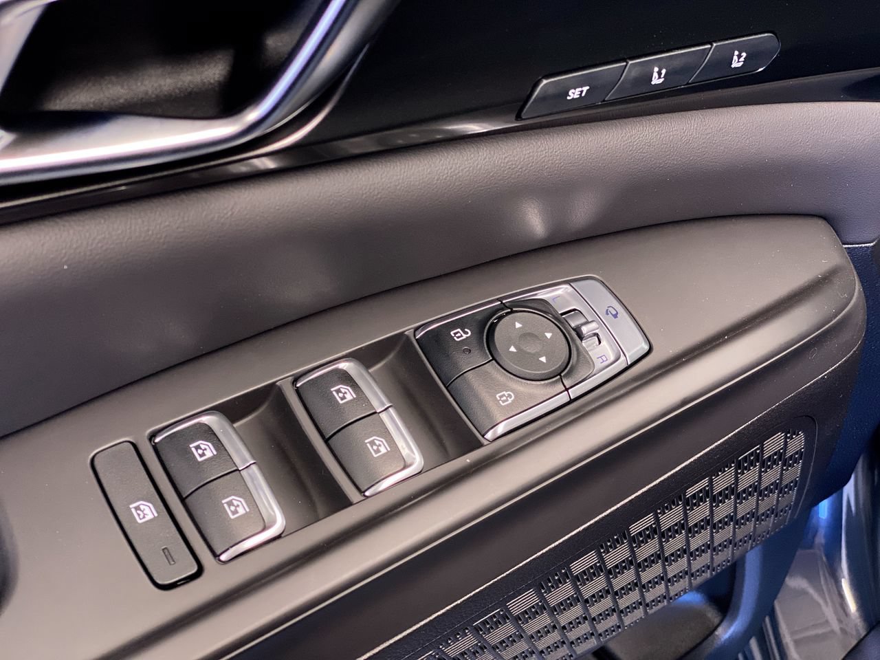 New 2027 Kia Carnival EX w/ Dark Edition Package FWD image 18
