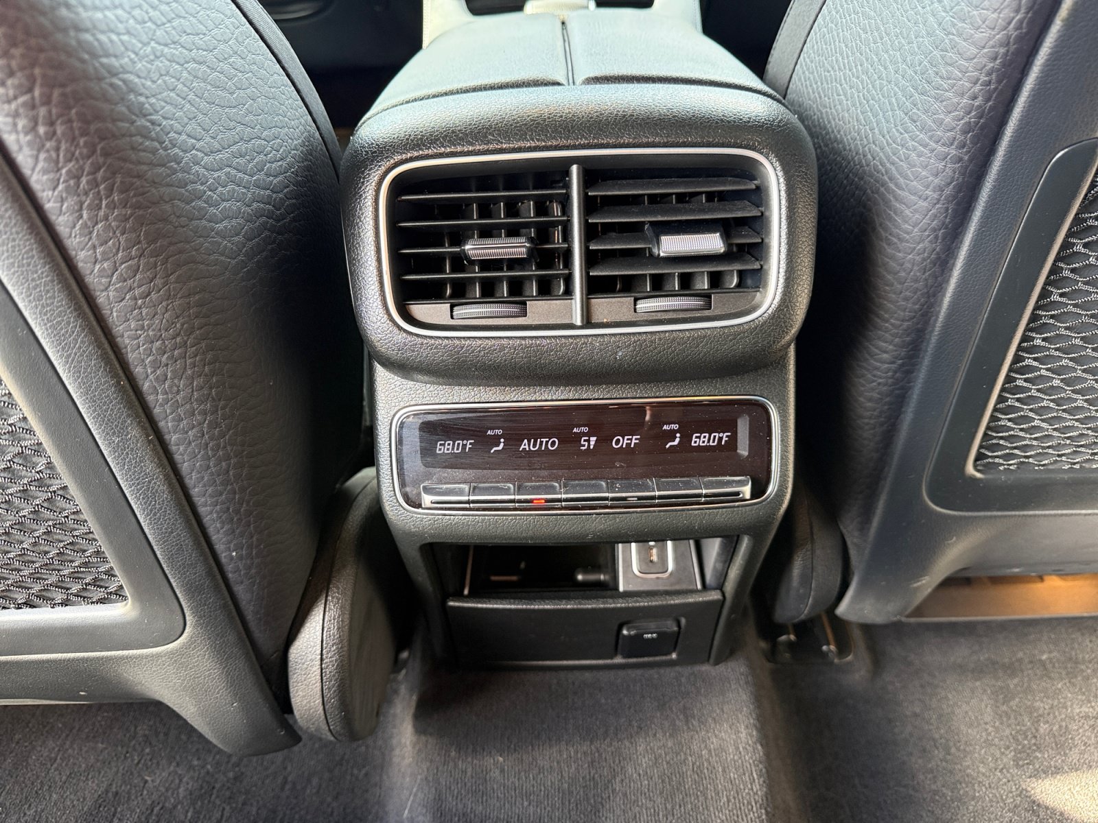 Used 2020 Mercedes-Benz GLS 450 4MATIC image 32