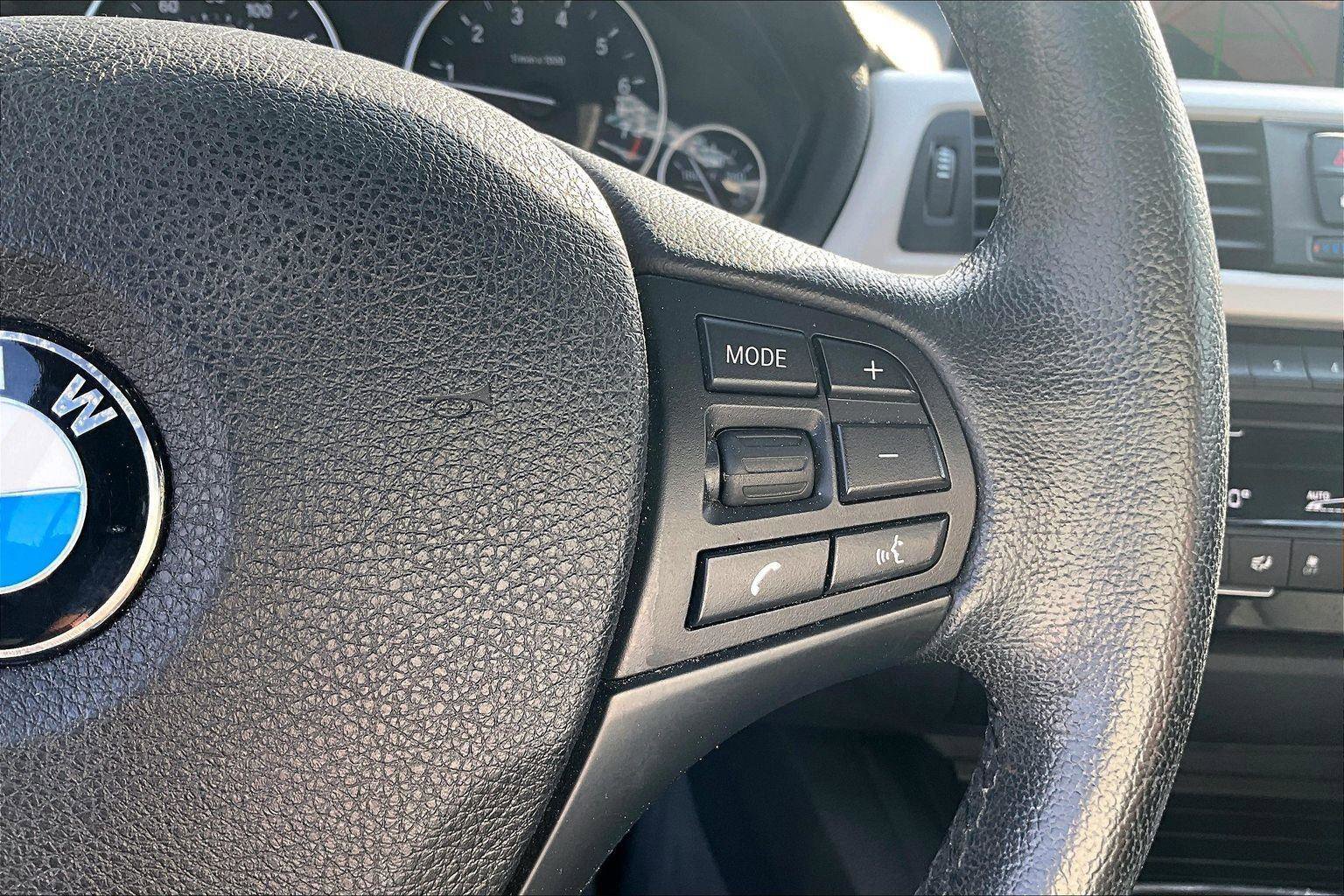 Used 2016 BMW 320i Sedan RWD image 12