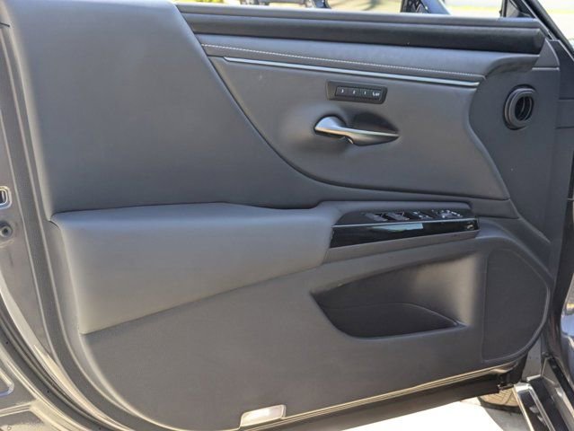 Used 2025 Lexus ES 300h w/ Premium Package image 14