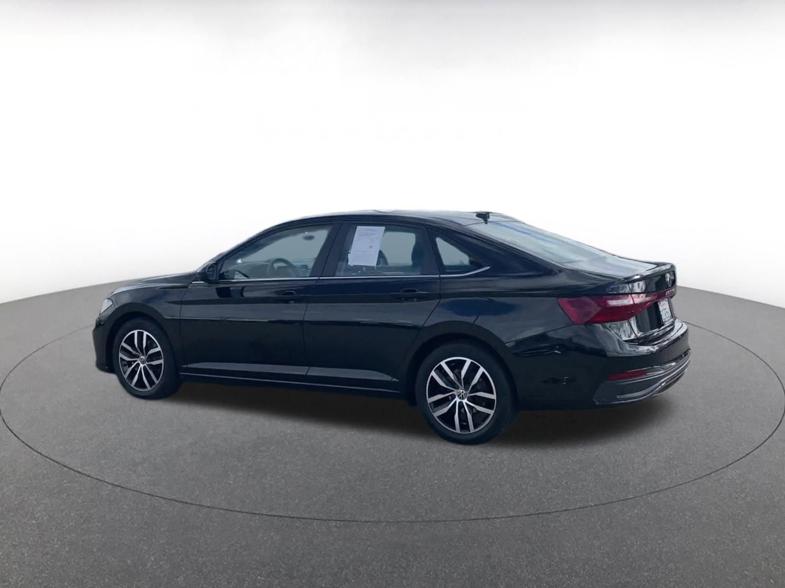 Used 2025 Volkswagen Jetta SE image 10