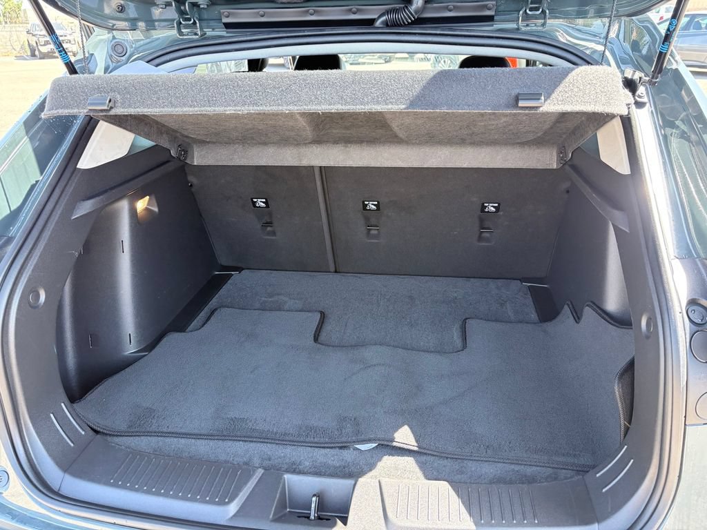 Used 2025 Chevrolet Trax LT FWD image 28