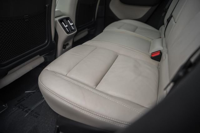 Certified 2024 Volvo XC40 B5 Ultimate w/ Protection Package Premier image 34