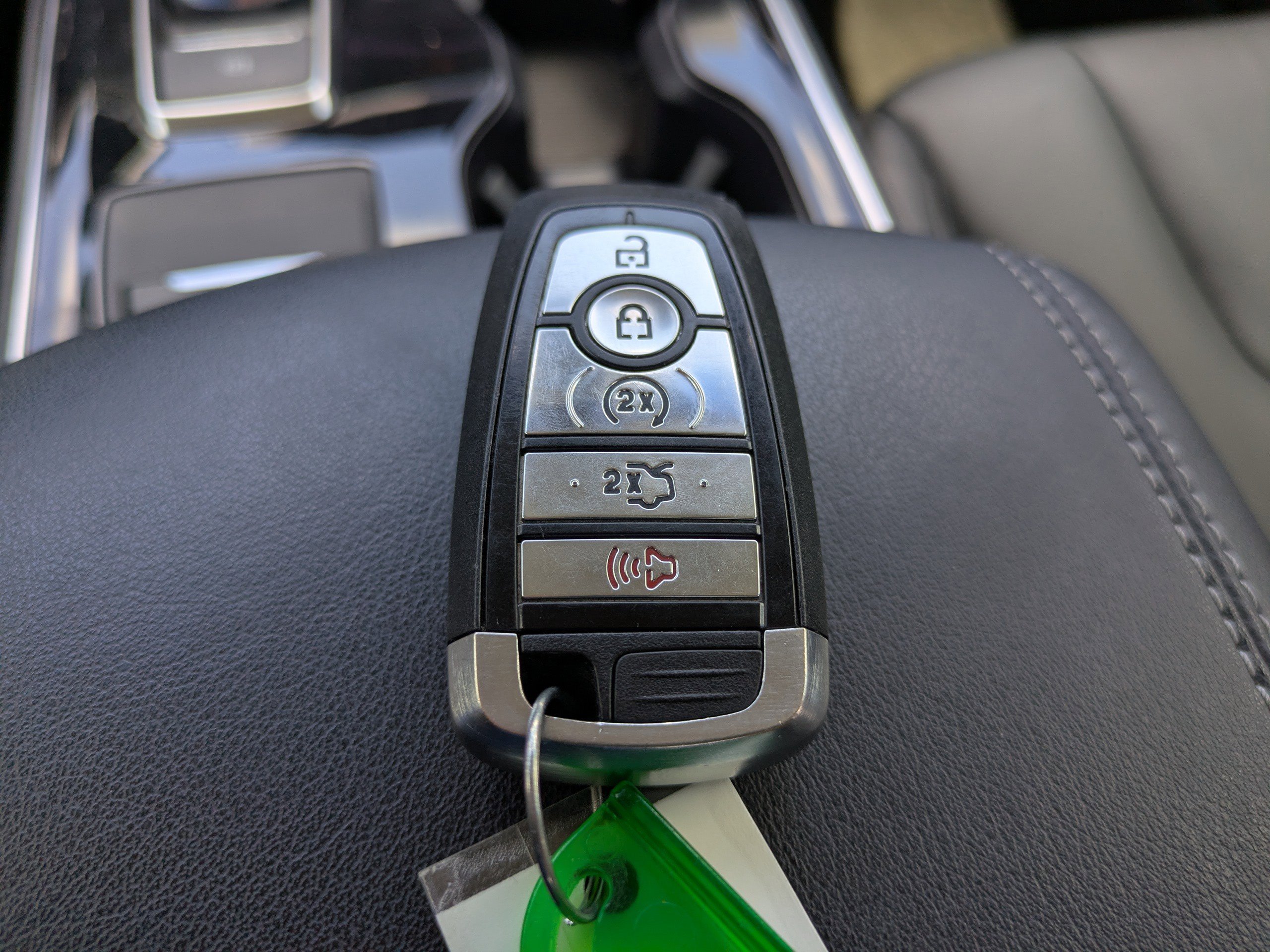 Used 2019 Ford Edge Titanium image 30