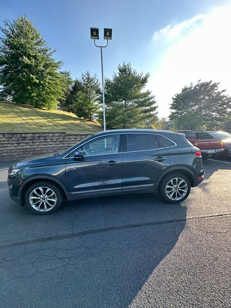 Used 2019 Lincoln MKC Select w/ Select Plus Package AWD/4WD image 4