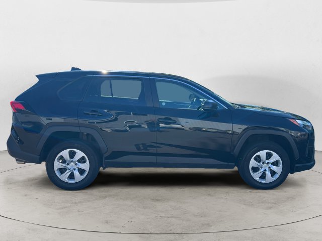 Used 2025 Toyota RAV4 LE AWD/4WD image 4