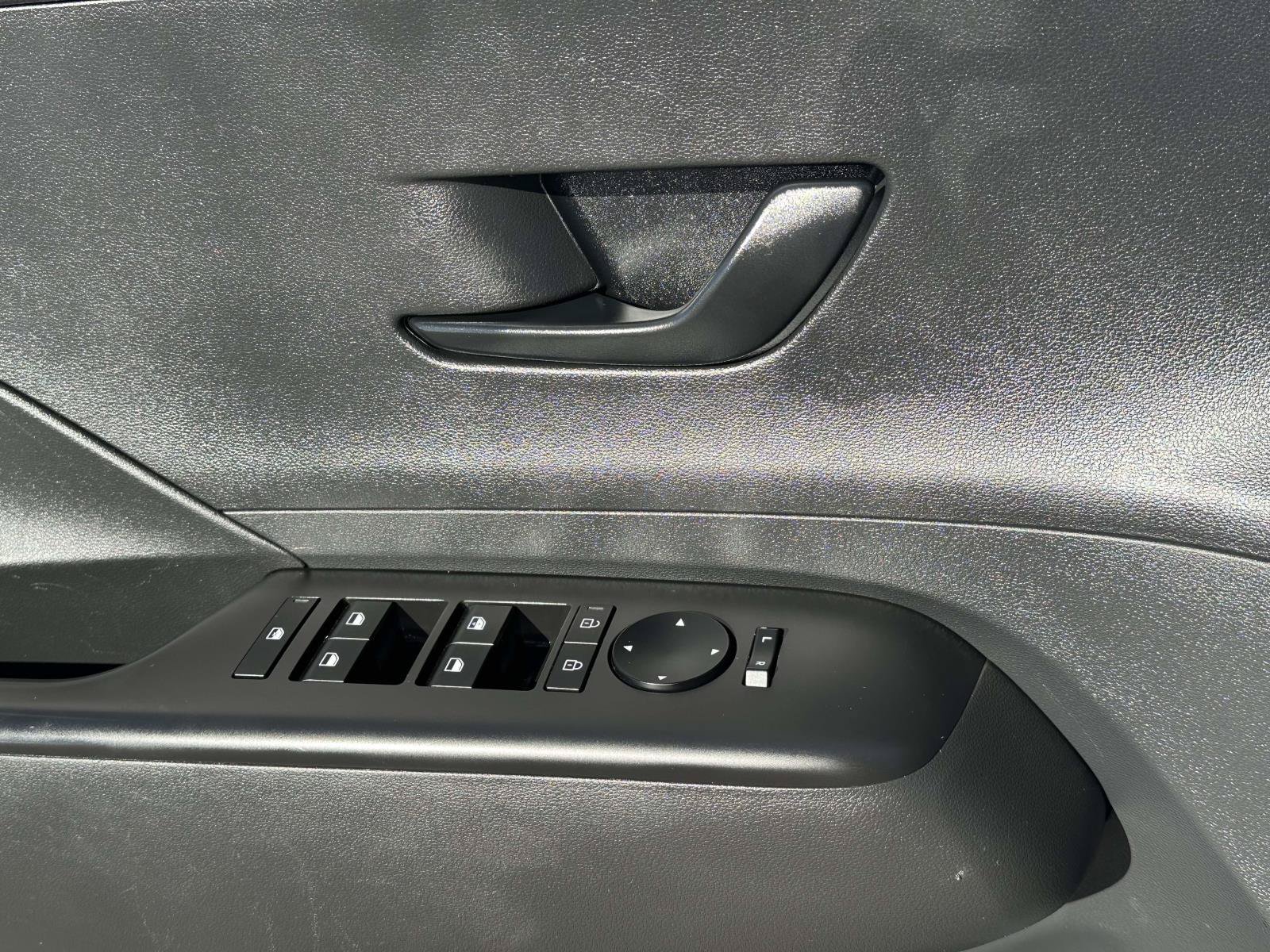 Used 2025 Hyundai Kona SEL FWD image 24
