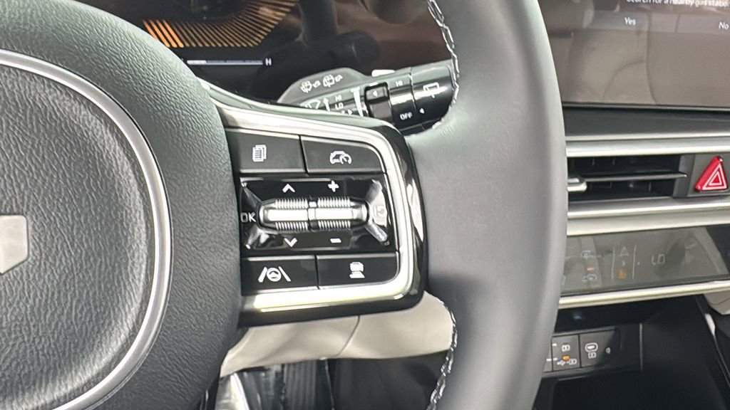 Used 2025 Kia Sorento S image 23