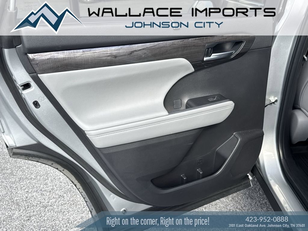 Used 2024 Toyota Highlander Platinum AWD/4WD image 34
