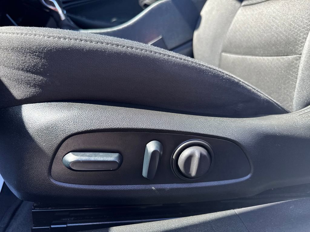 Used 2025 Chevrolet Malibu LT image 31