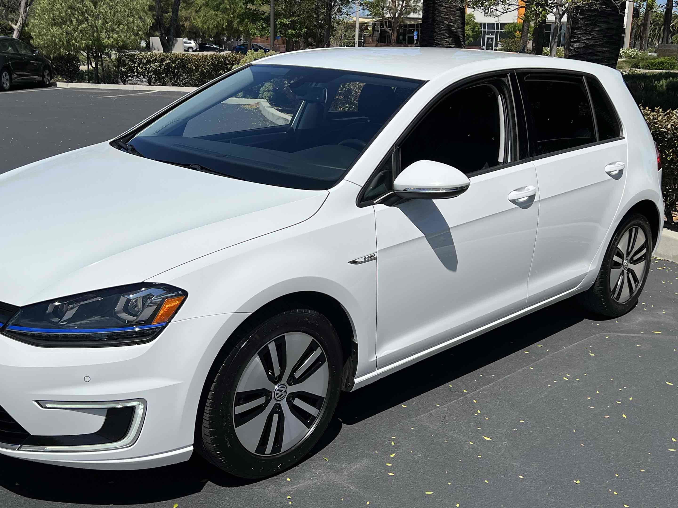 Used 2015 Volkswagen e-Golf SEL Premium FWD image 27