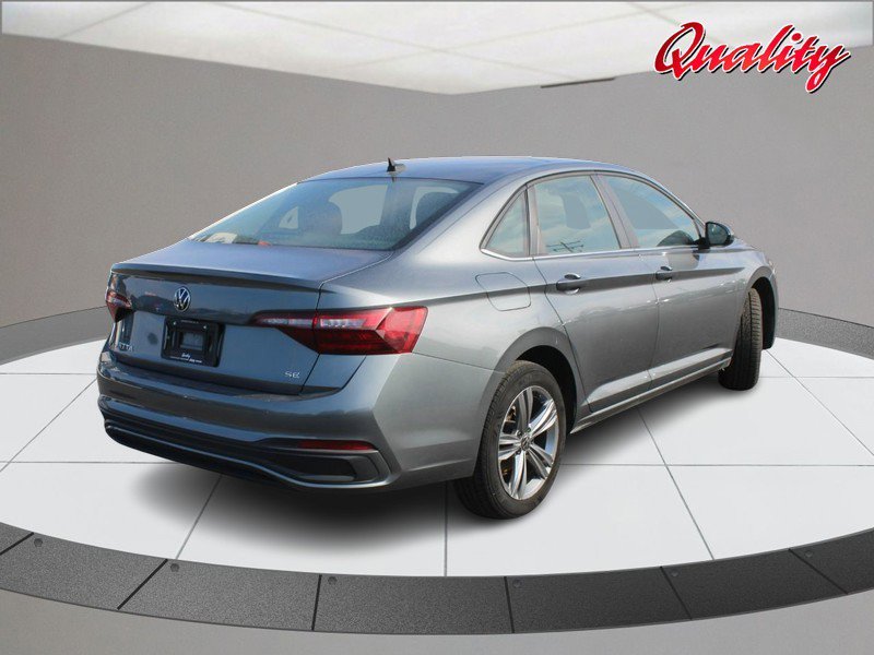 Used 2024 Volkswagen Jetta SE image 3