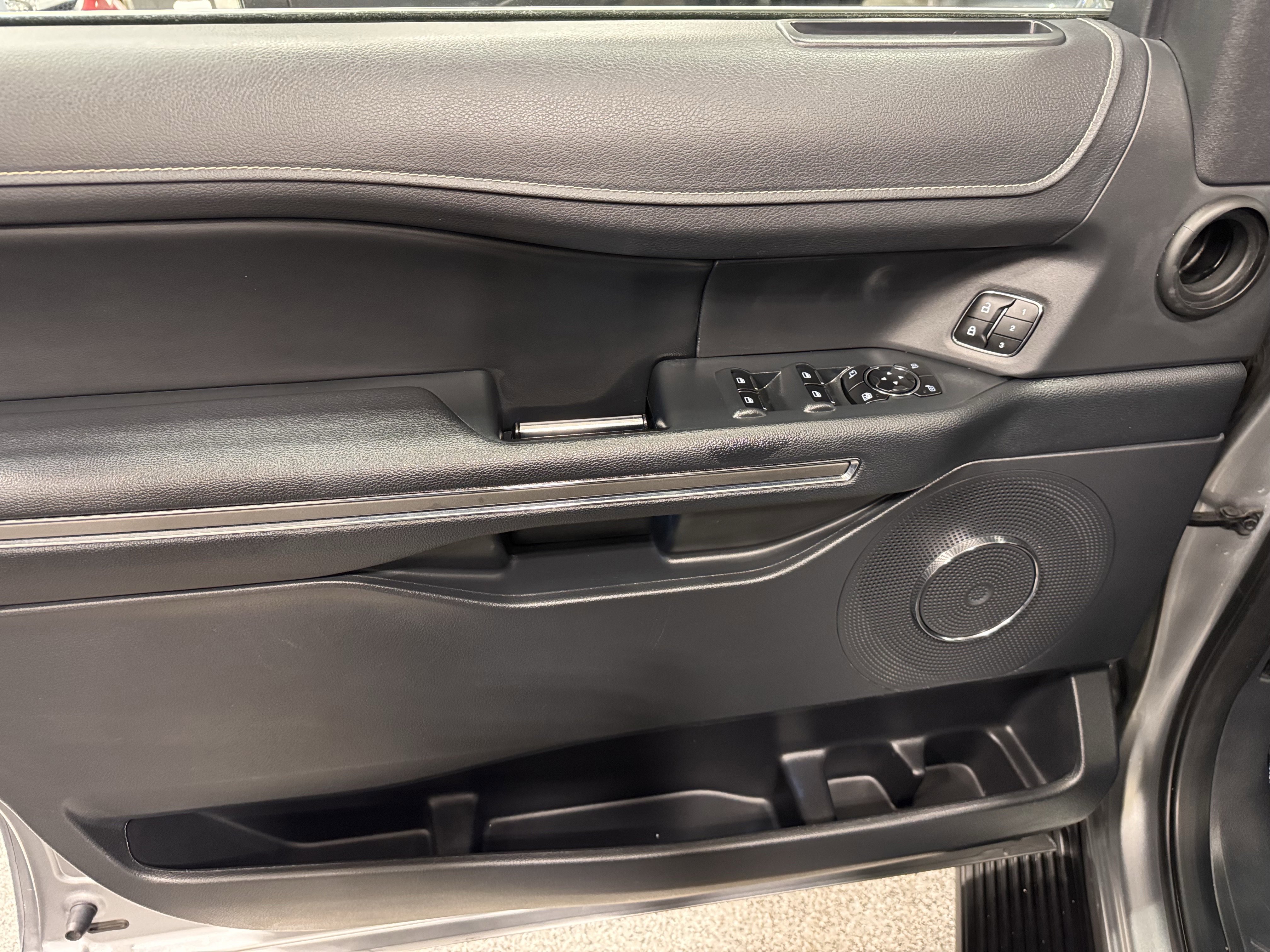 Used 2024 Ford Expedition Max XLT image 22