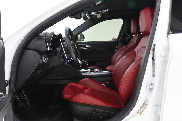 Used 2023 Alfa Romeo Giulia Veloce AWD/4WD image 16