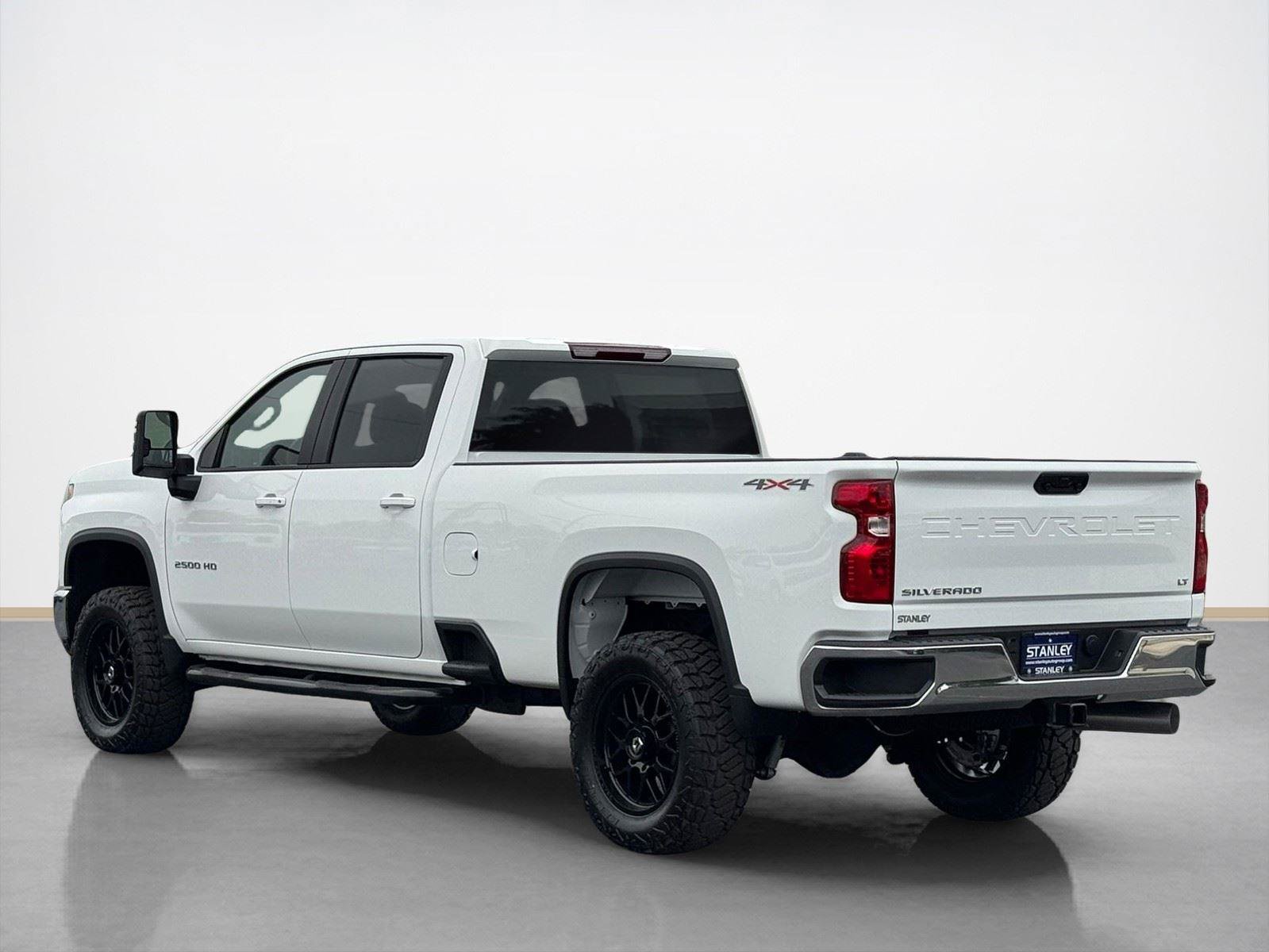 Used 2025 Chevrolet Silverado 2500 LT w/ Convenience Package AWD/4WD image 5