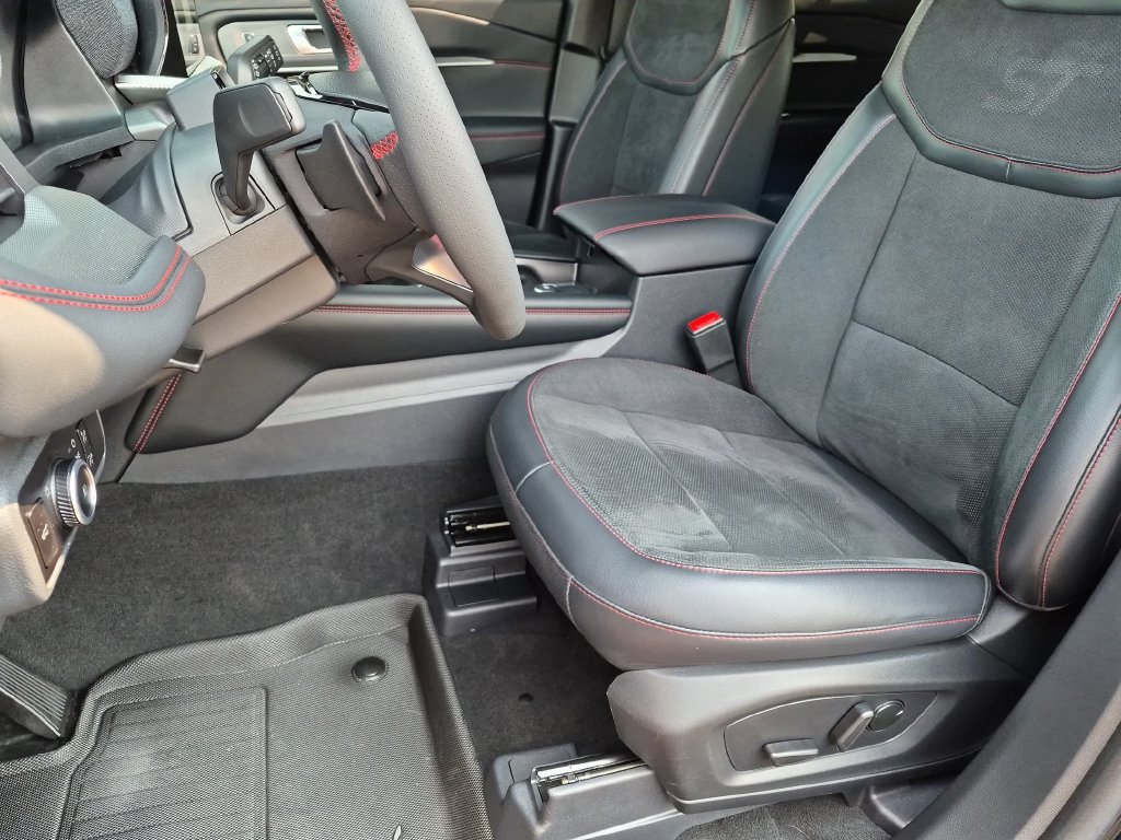 Certified 2025 Ford Explorer ST AWD/4WD image 23