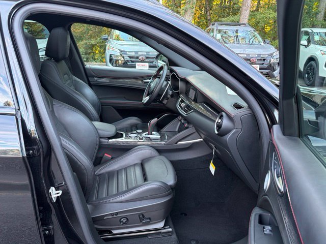 Used 2023 Alfa Romeo Stelvio Estrema AWD/4WD image 38