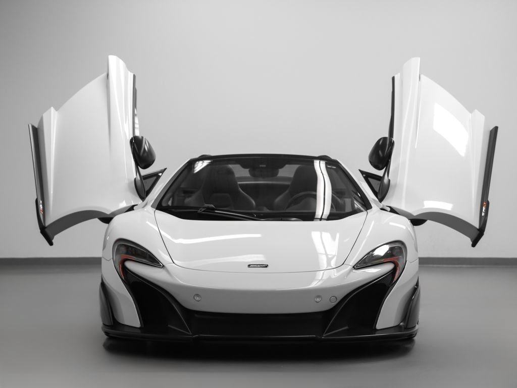 Used 2016 McLaren 675LT Spider RWD image 16