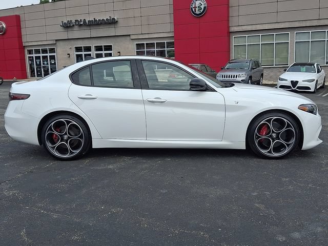 Used 2024 Alfa Romeo Giulia Ti w/ Active Assist Plus Package RWD image 7