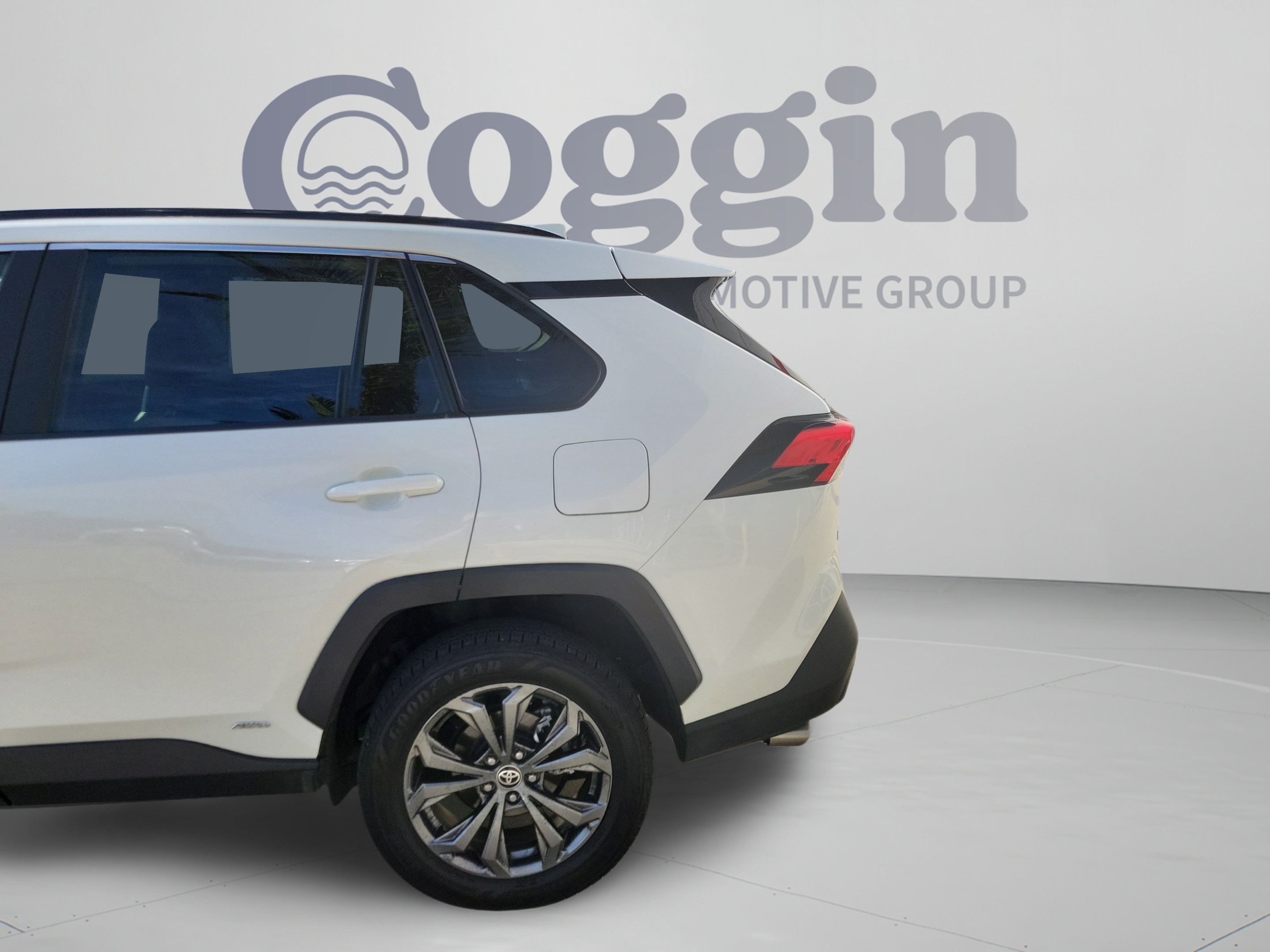 Used 2022 Toyota RAV4 XLE Premium AWD/4WD image 30