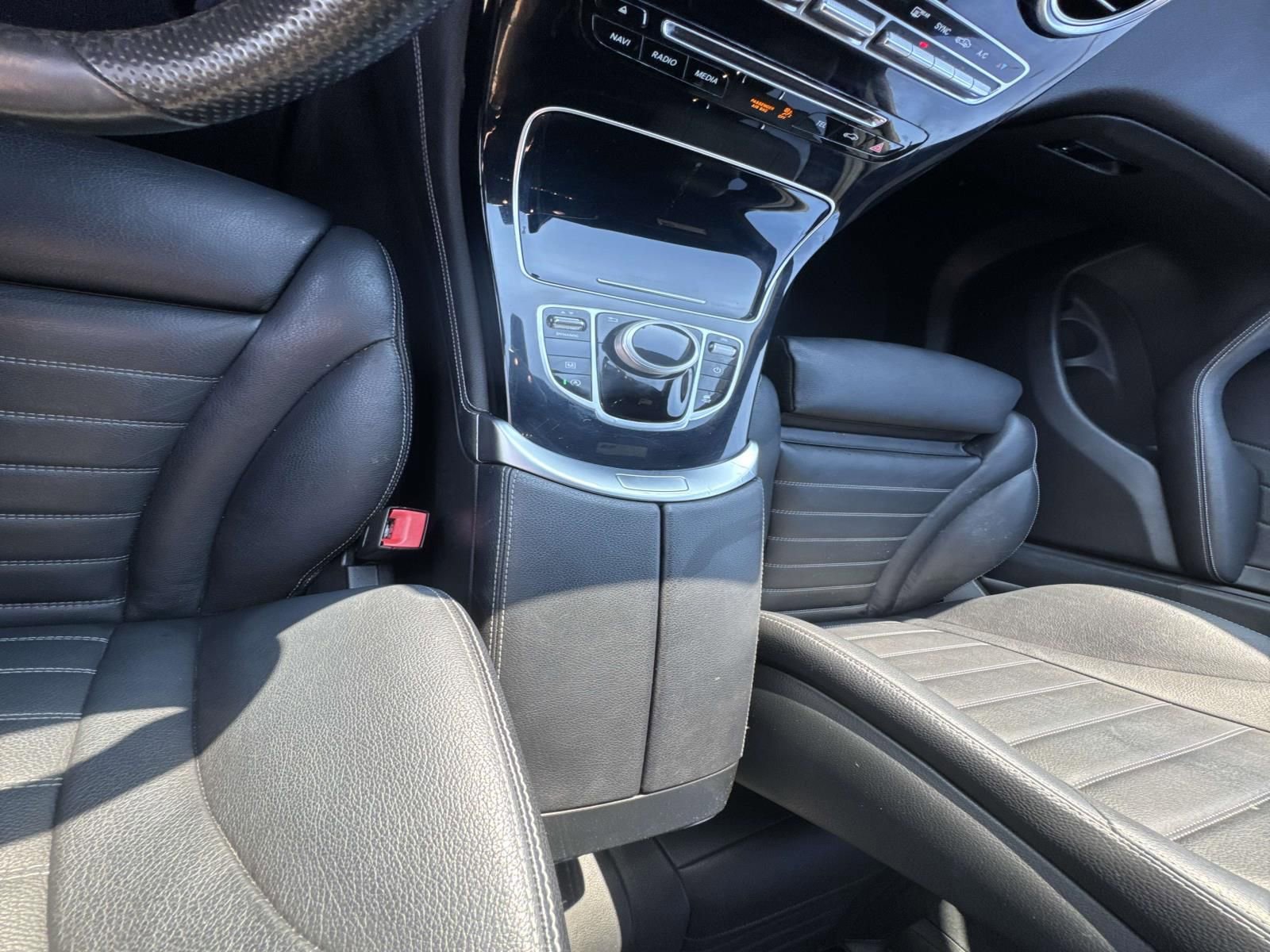 Used 2018 Mercedes-Benz GLC 300 4MATIC image 24