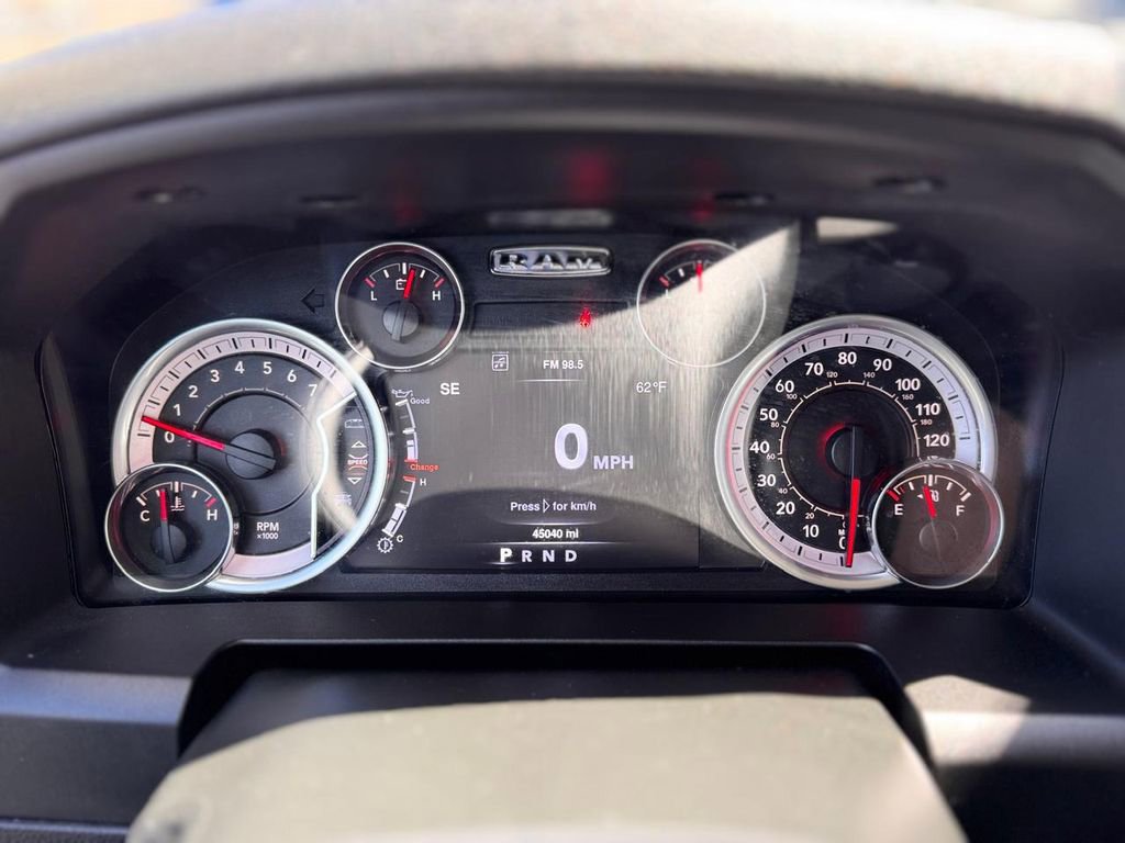 Used 2021 RAM 1500 Classic SLT w/ SLT Plus D￩cor Group AWD/4WD image 14