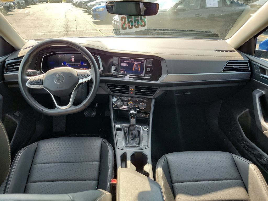 Used 2024 Volkswagen Jetta SE FWD image 12