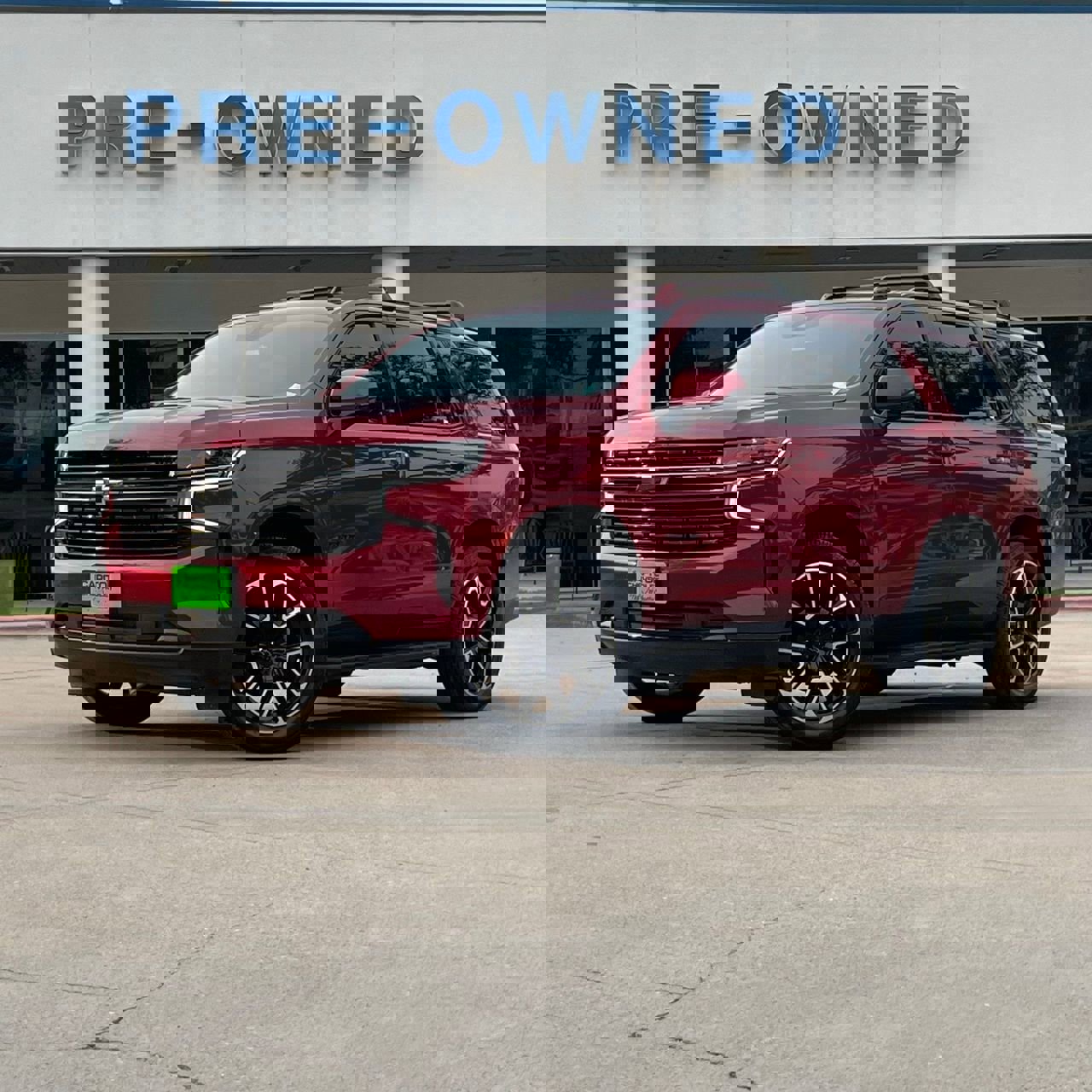 Used 2022 Chevrolet Tahoe RST w/ Luxury Package AWD/4WD image 2