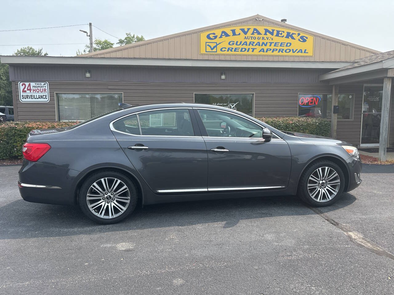 Used 2016 Kia Cadenza Premium FWD image 4