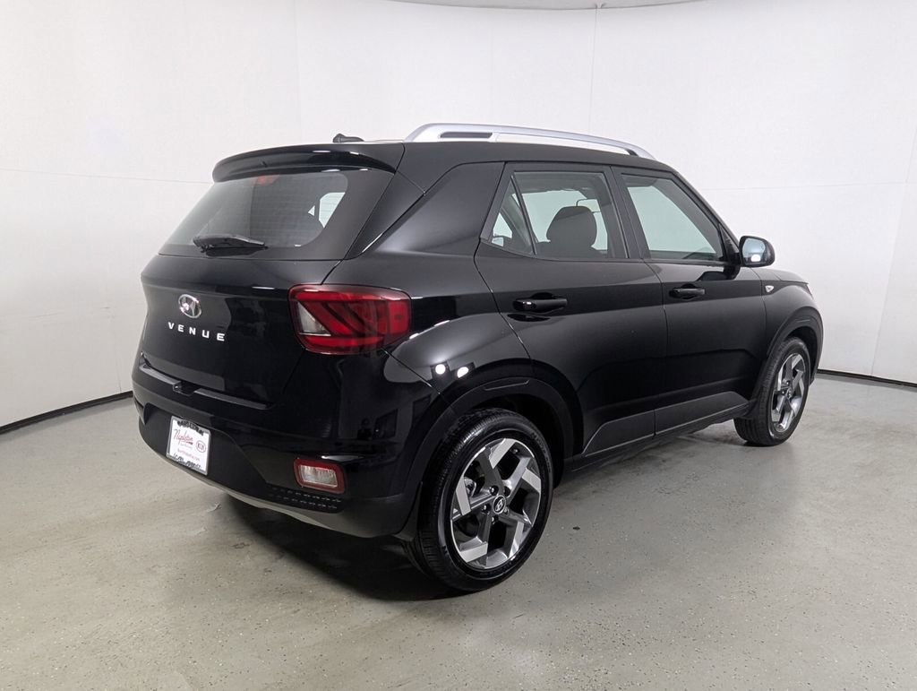 Used 2024 Hyundai Venue SEL image 7