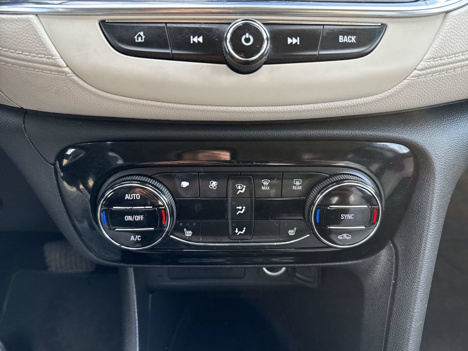 Used 2023 Buick Encore GX Select FWD image 19