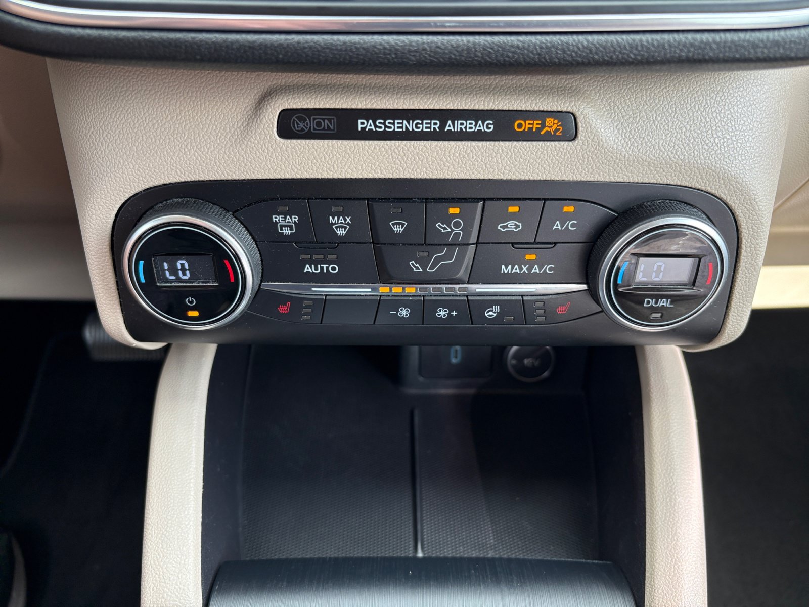 Used 2020 Ford Escape Titanium AWD/4WD image 16