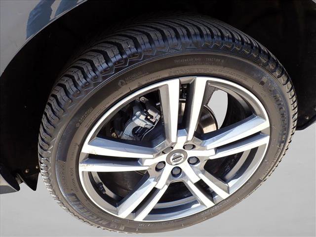 Used 2021 Volvo XC60 T5 Momentum w/ Protection Package Premier image 7