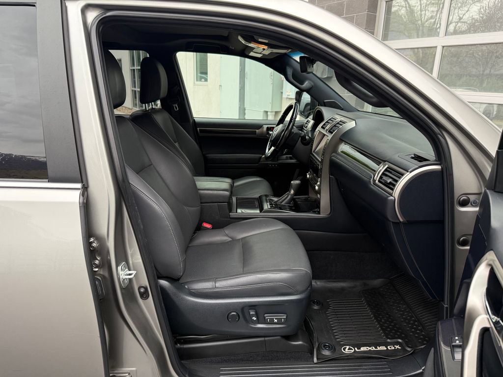 Used 2020 Lexus GX 460 Premium w/ Premium Package AWD/4WD image 20