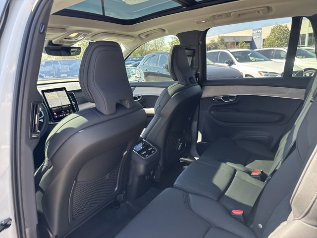 Used 2025 Volvo XC90 B6 Plus w/ Protection Package Premier AWD/4WD image 23