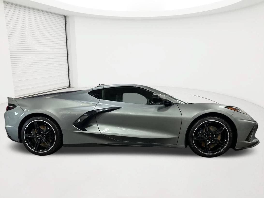Used 2023 Chevrolet Corvette Stingray Premium Cpe w/ Z51 Performance Package RWD image 4