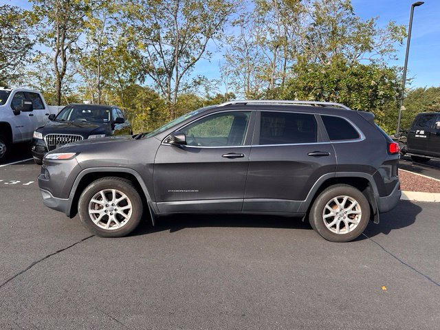 Used 2016 Jeep Cherokee Latitude w/ Cold Weather Group AWD/4WD image 3