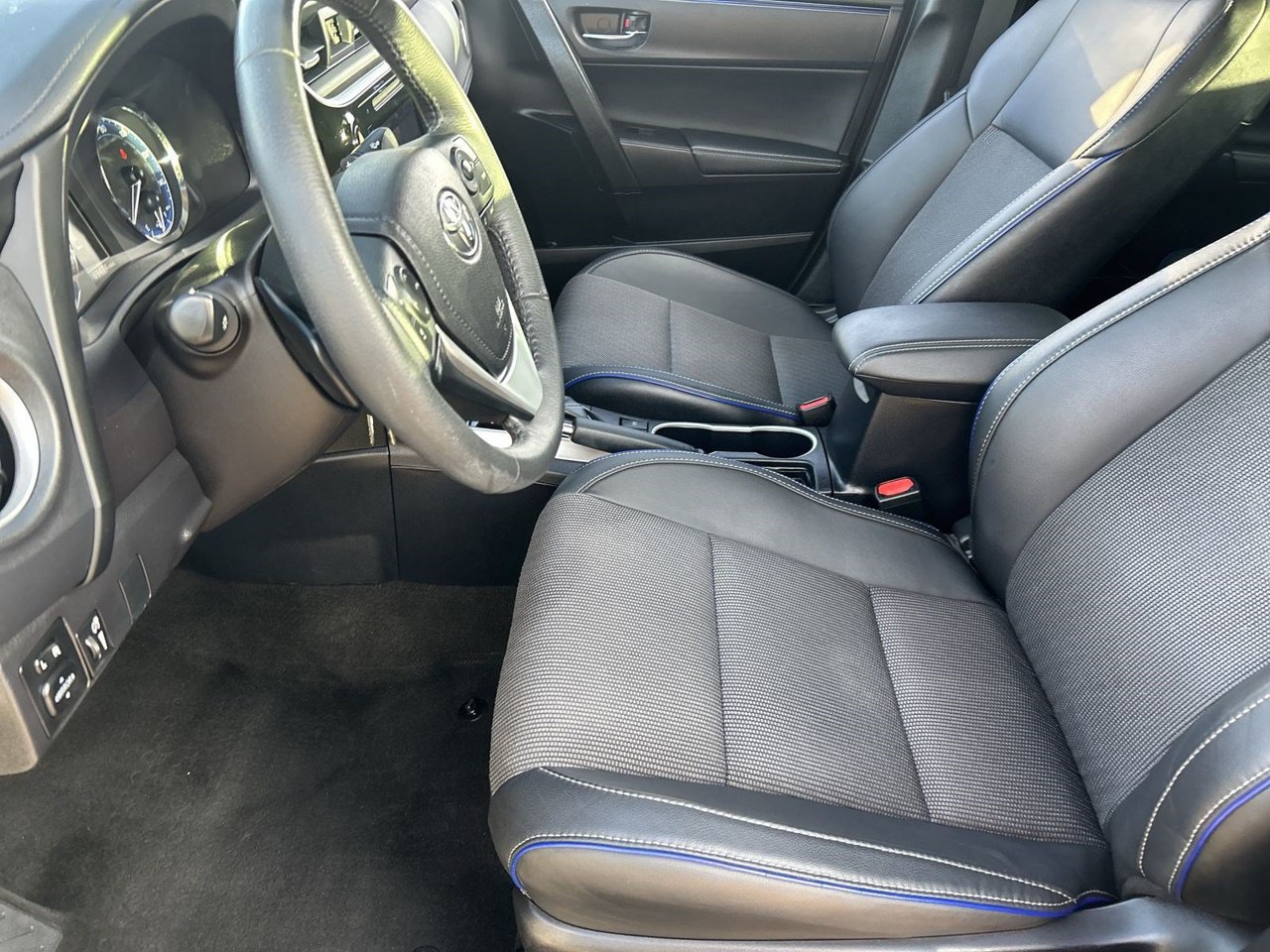 Used 2018 Toyota Corolla SE FWD image 16