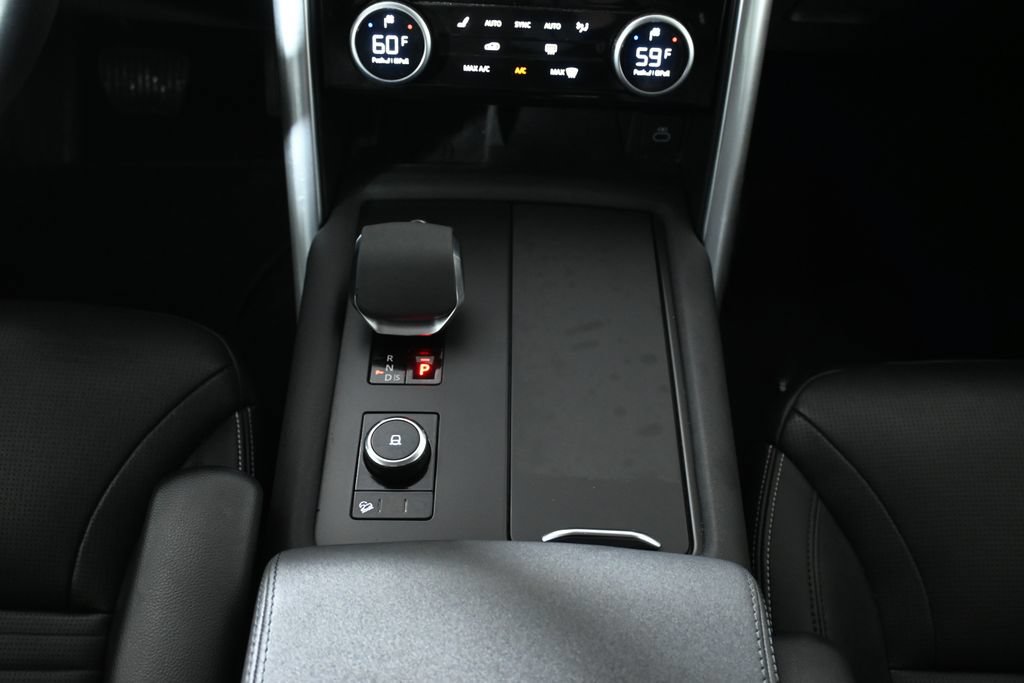Used 2024 Land Rover Discovery S AWD/4WD image 52