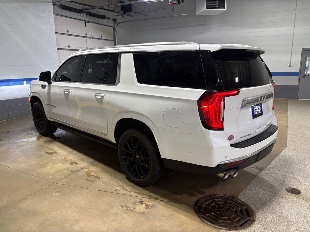 Used 2023 GMC Yukon XL Denali w/ Denali Reserve Package image 8