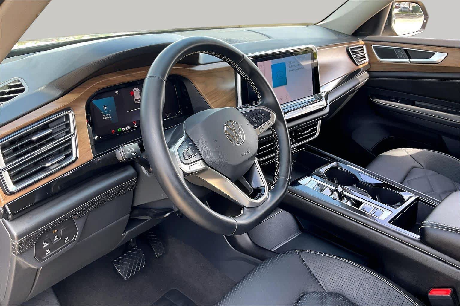Used 2025 Volkswagen Atlas SE FWD image 35
