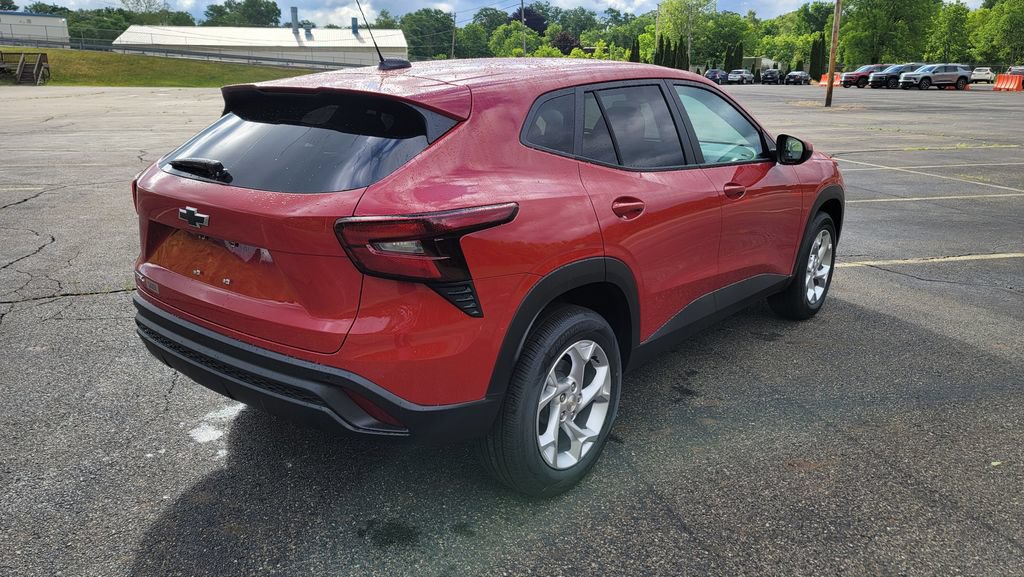 New 2026 Chevrolet Trax LS w/ LS Convenience Package FWD image 12