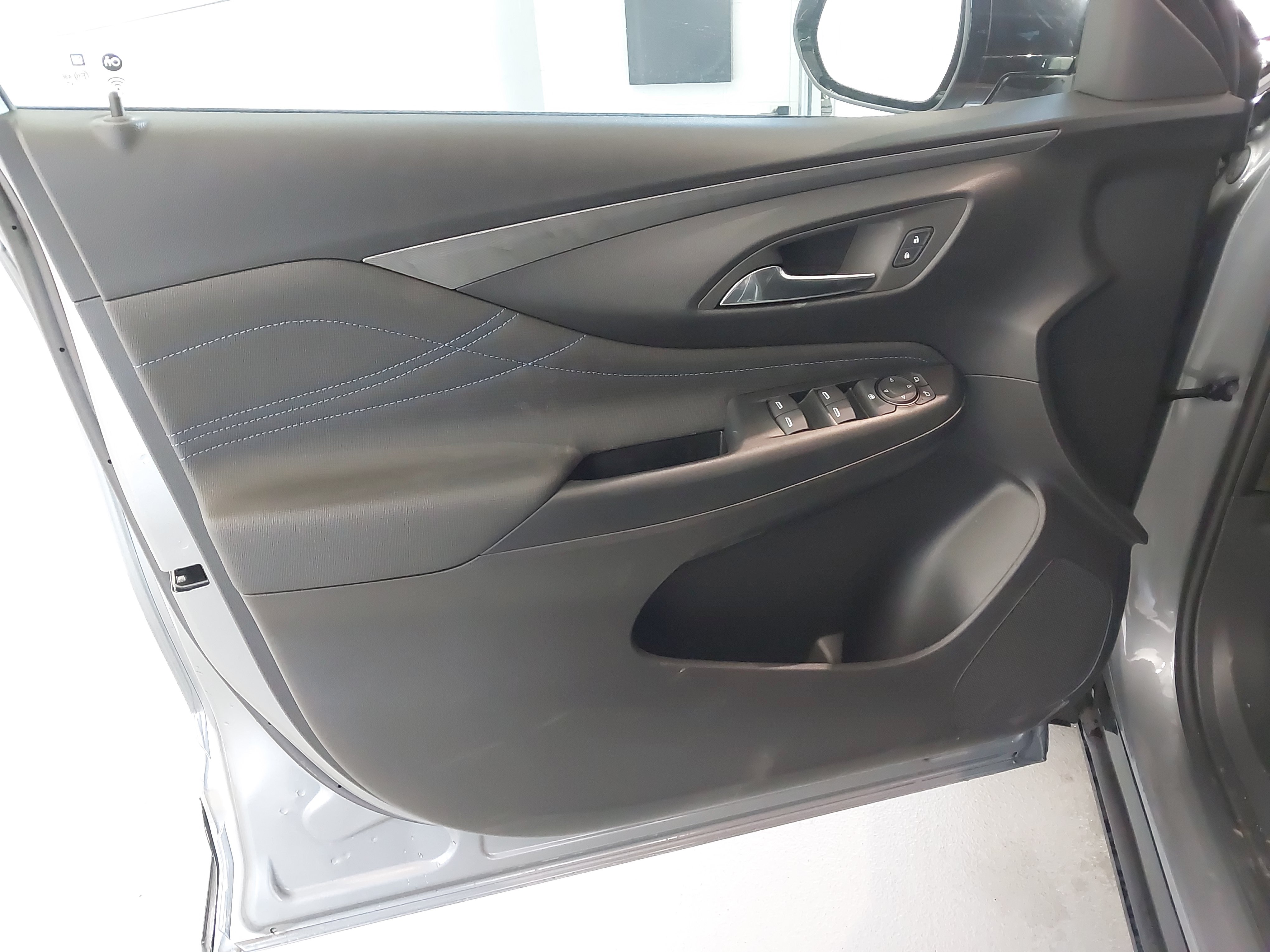Used 2025 Buick Envista Sport Touring FWD image 25
