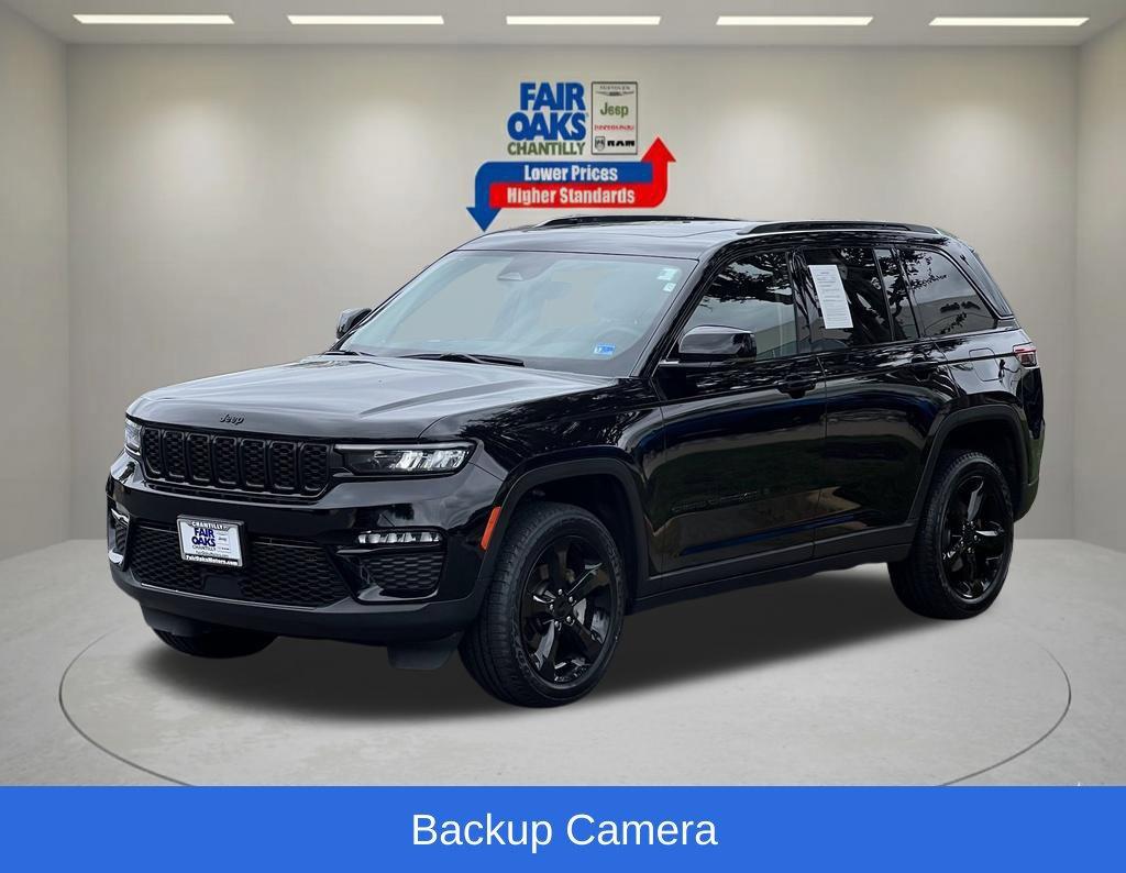 Used 2023 Jeep Grand Cherokee Limited w/ Black Appearance Package AWD/4WD image 3