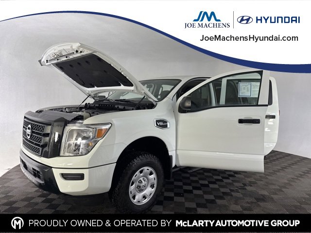Used 2022 Nissan Titan S w/ HD Front GAWR Package image 11