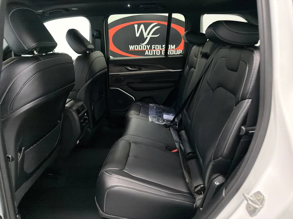 New 2026 Jeep Grand Cherokee Limited AWD/4WD image 12