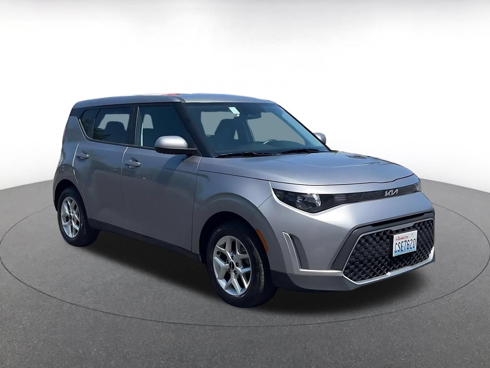 Used 2025 Kia Soul LX w/ LX Technology Package FWD image 3
