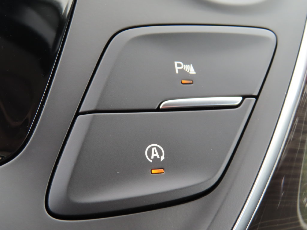 Used 2020 Buick Envision Essence w/ LPO, Active Package AWD/4WD image 11